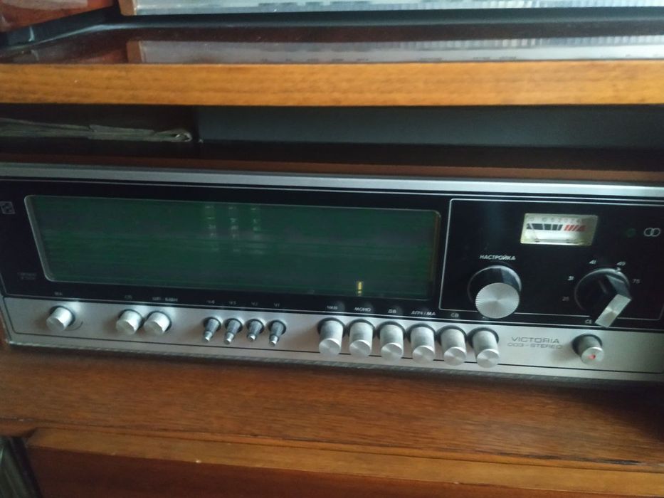 Проигрыватель винила Вега с усилителем и тюнером