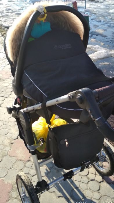 Продам авто-люльку MAXI COSI 0+(Коляска тоже в продажу)