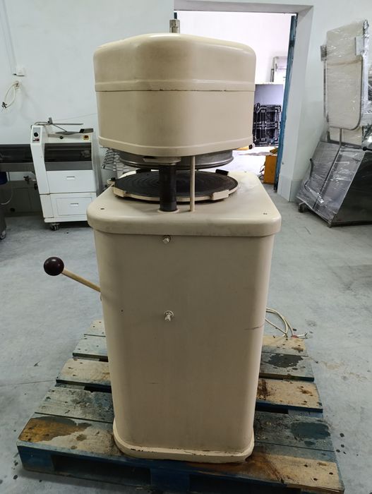 Тістоділитель. Тістоділильна машина. 
Werner & Pfleiderer Stuttgart