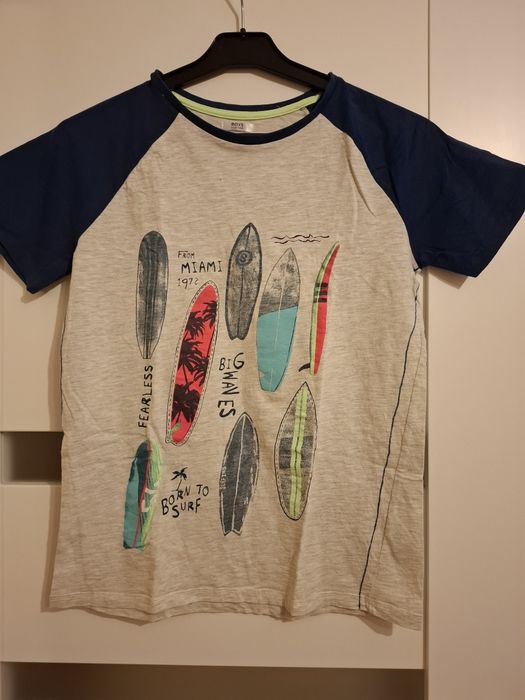 T-shirt chłopięcy na 158/164 cm wzrostu. Kolor szary z aplikacją, kr