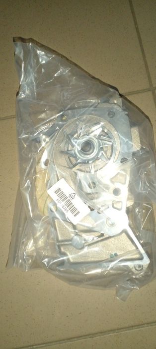 Водяна помпа Рено меган 2 1.6 бензин