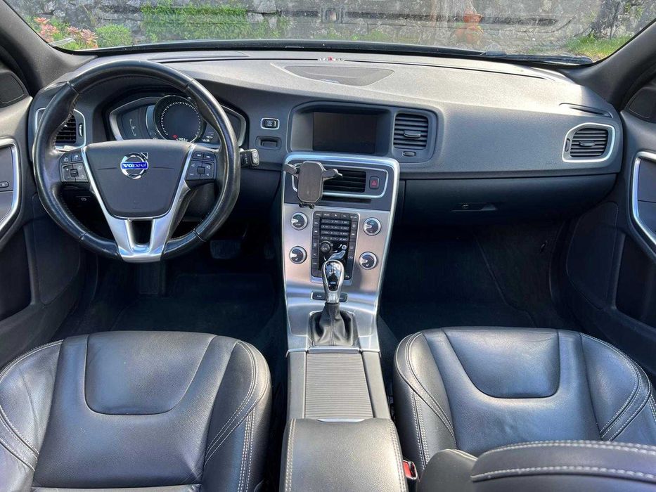 Volvo V60 D5 AWD PHEV c/ muitos extras e revisão completa