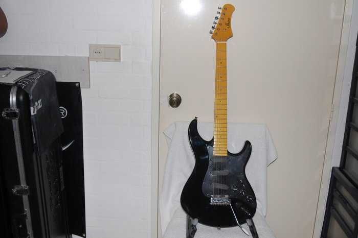 Stratocaster - Guitarra elétrica e Pedal