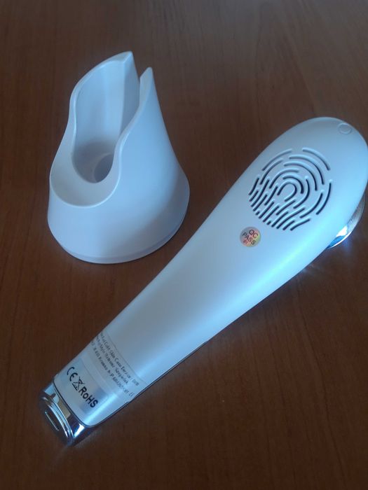 Mezoterapia bezigłowa - masażer EMS twarzy