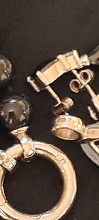 Colar vintage em prata contrastada.