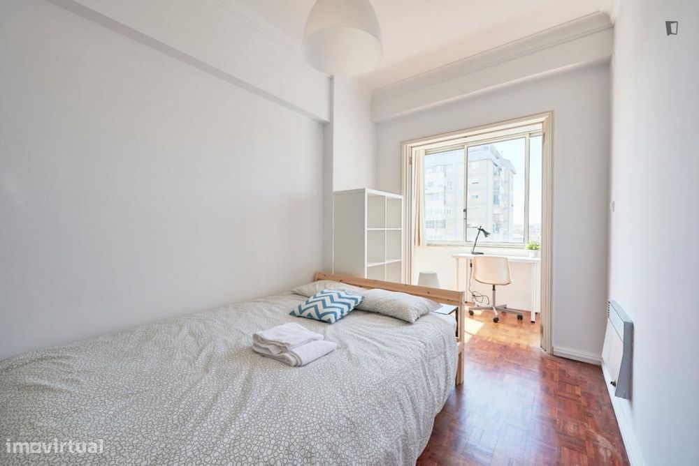 Quarto - localizado em Benfica Lisbon