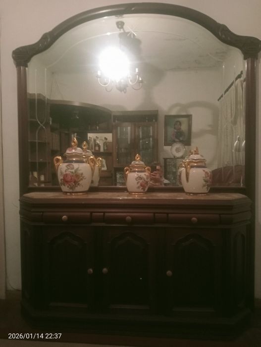 Móvel sala com espelho grande