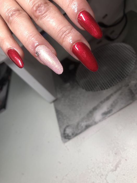 Unhas de gel e pestanas