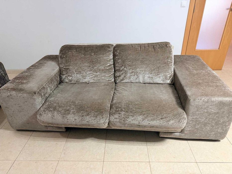 Sofá 3 Lugares em Tecido – 220 cm – Muito Bom Estado