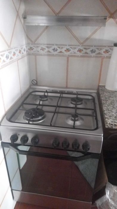 Móveis de Cozinha  + Fogão Indesit + Bancada parcial em Granito+ Cuba em Inox com torneira