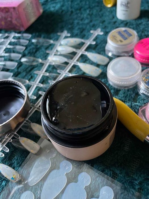 все для маникюру продаю залишки, типси, мономер, втирка, гель