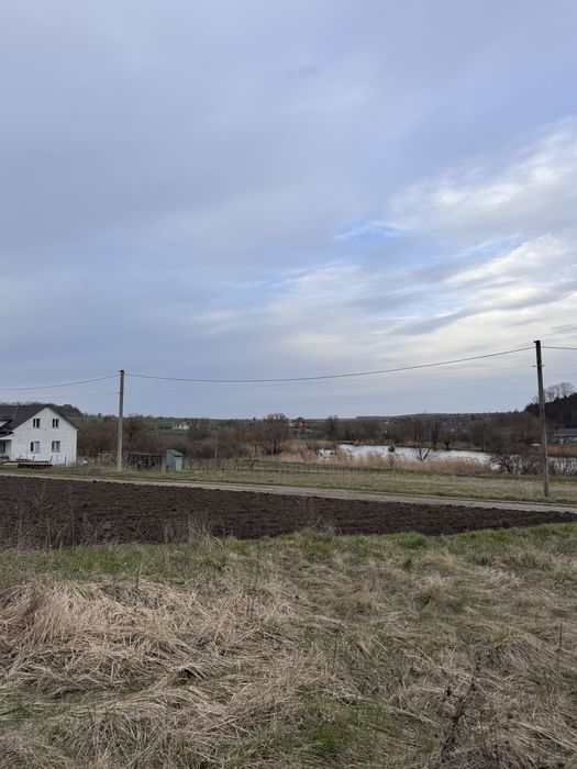 Продам участок близько до міста