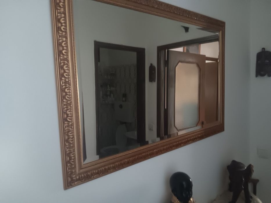 Vendo sapateira c/ tampo em pedra marmore e espelho