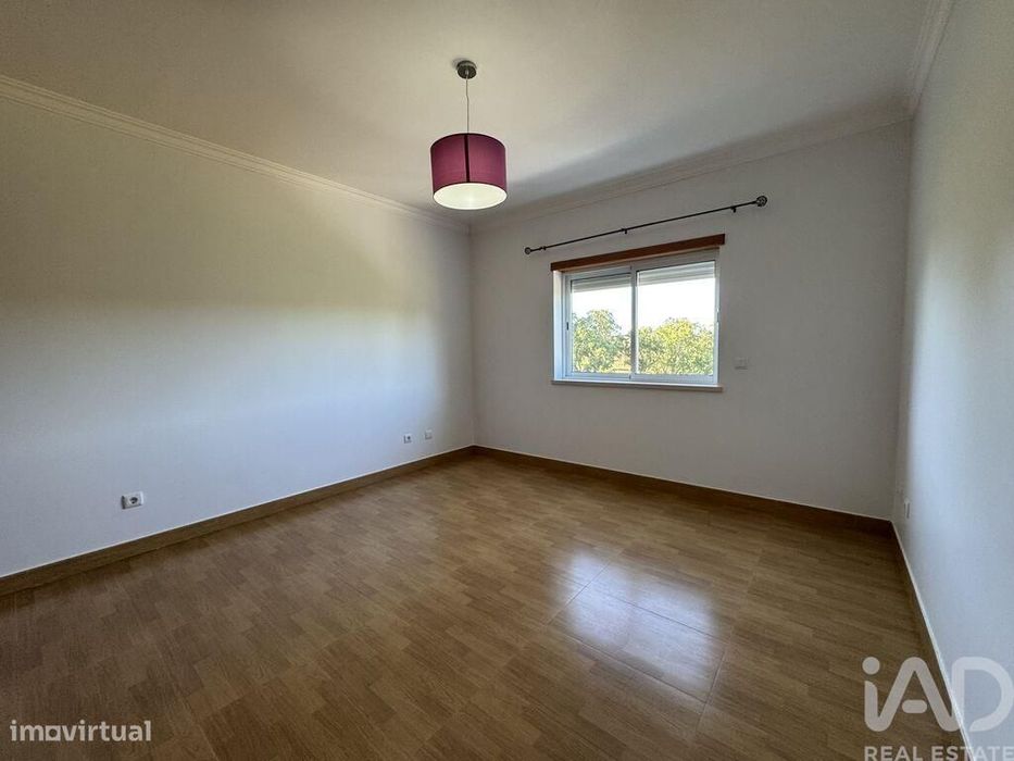 Moradia isolada T4 em Serra e Junceira de 204,5 m2