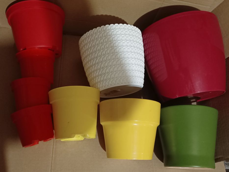 Duże plastikowe osłonki na doniczki