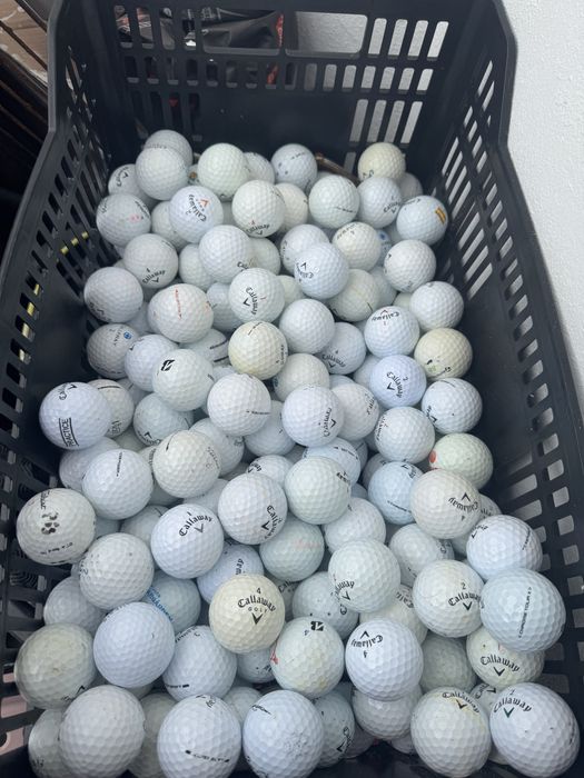 Bolas de golfe  usadas muitas como novas