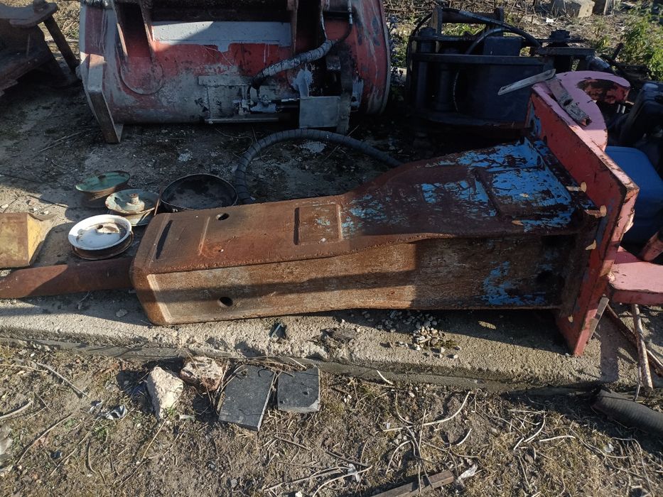Młot udarowy wuburzeniowy krupp hm 560