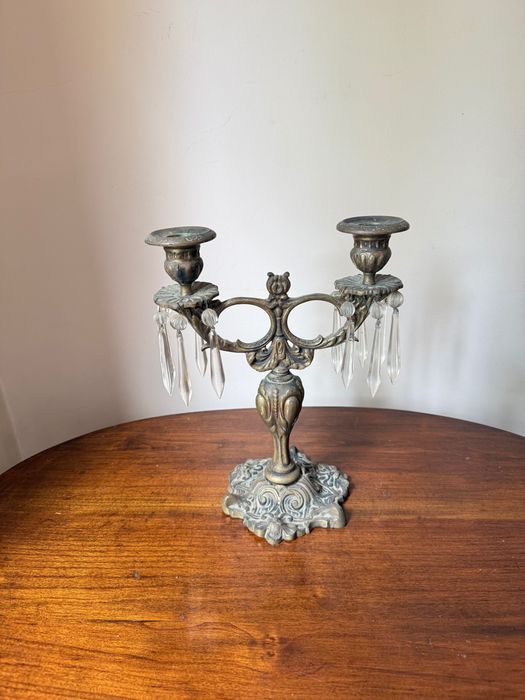 Candelabros de metal