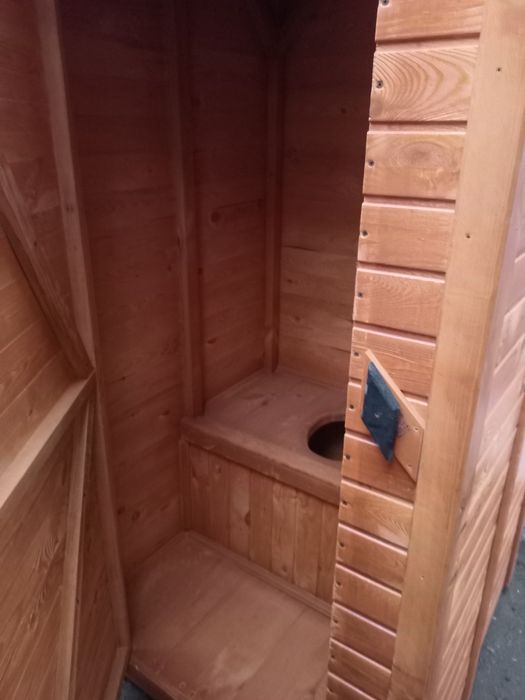 Туалет дачный деревянный