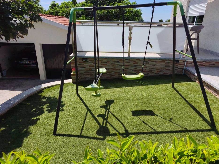 Baloiço criança de jardim