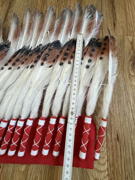 Strój indianina z prawdziwych piór