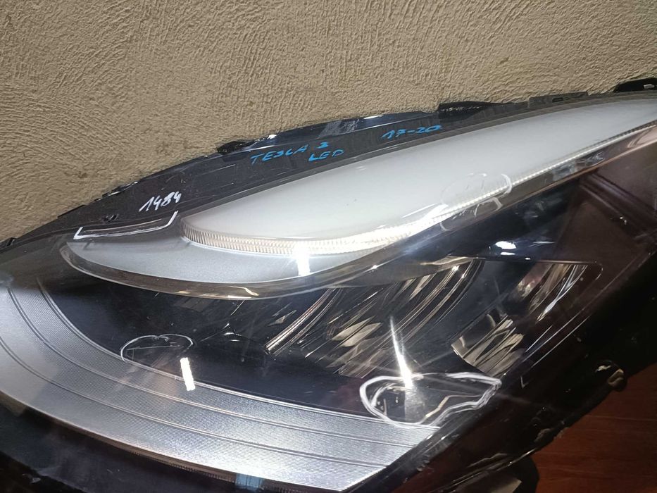 Tesla S lampa Led lewa