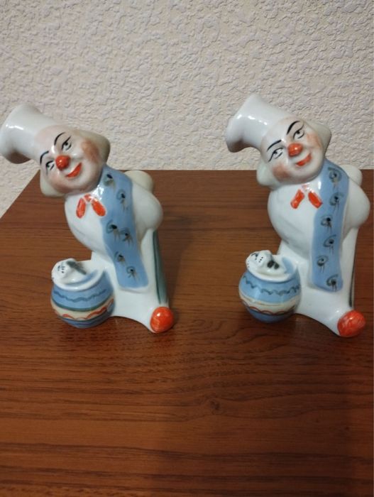 Продаються статуетки фарфорові та посуд криштальний