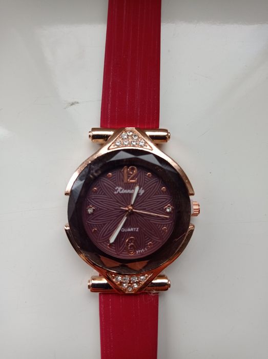 Продам женские наручные часы