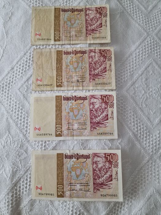 Várias notas de 500 escudos