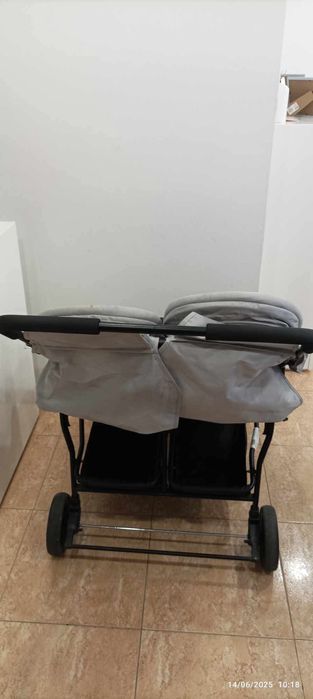 Carrinho de passeio para gémeos