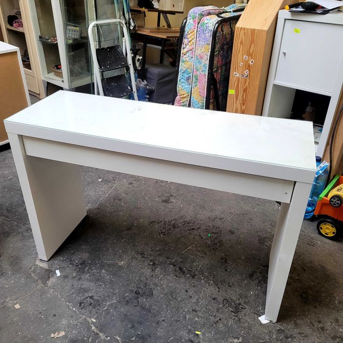 Toaletka biurko. Możliwy transport