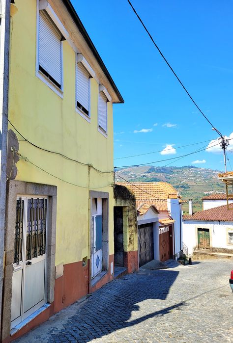 Edifício com logradouro