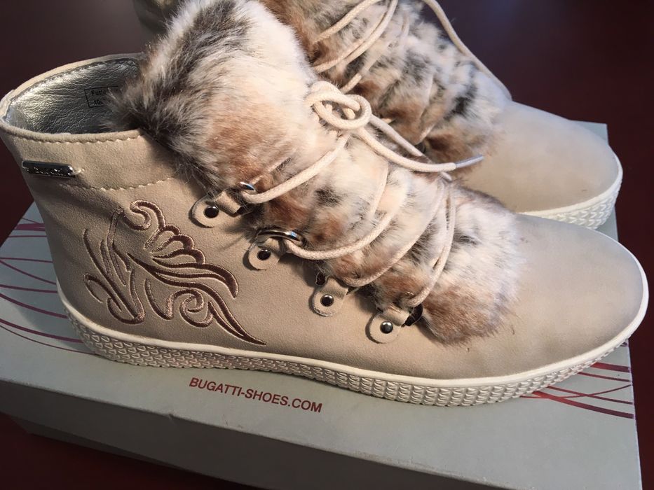 Buty damskie bugatti beżowe z futerkiem roz. 37 nowe nieużywane