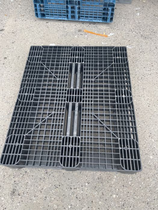 Palety plastikowe ażurowe 120x100 grube, różne wzory. Używane
