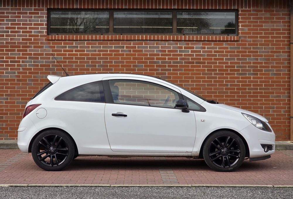 Opel Corsa D 1.2  75cv  Black Edition