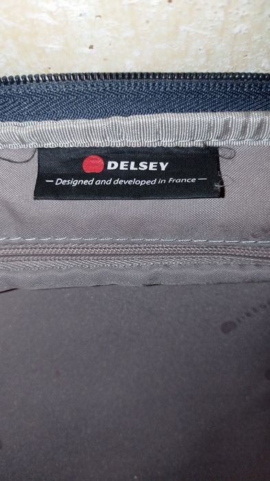 Чемодан "DELSEV"