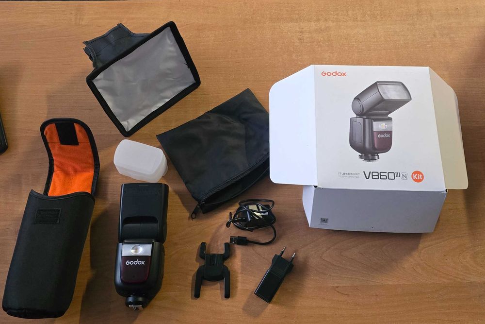 Lampa błyskowa Godox III