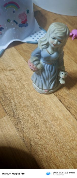 Figurka PRL porcelana