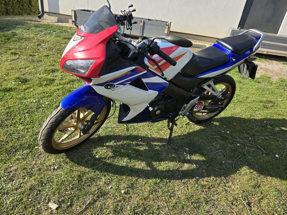 Honda cbr  125cc