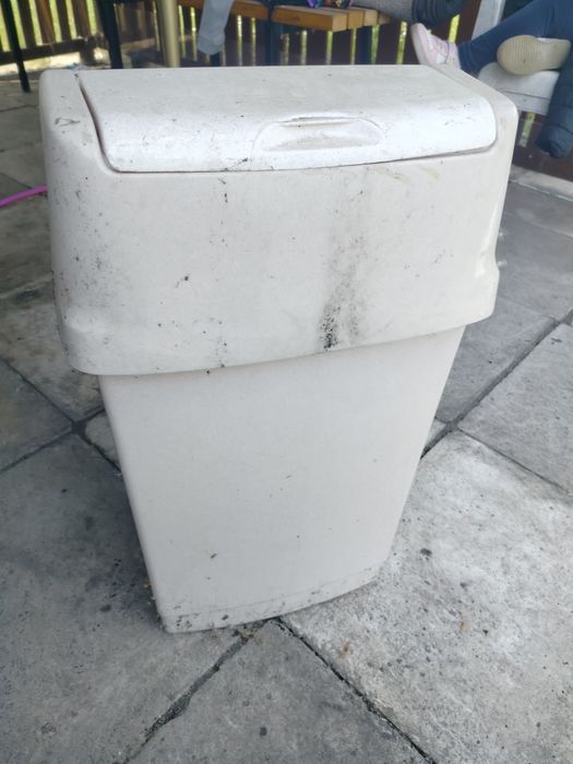 Kosz na śmieci Curver 50 l uchylny