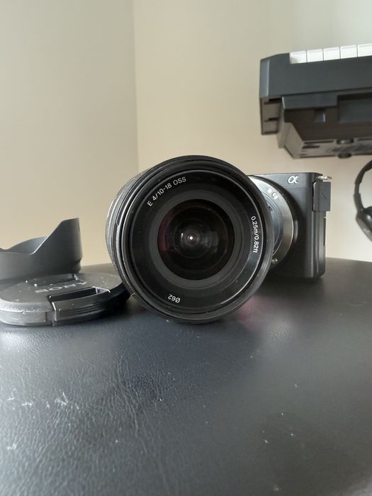 Camara Sony ZVE 10, lente 10-18mm f/4 sony
