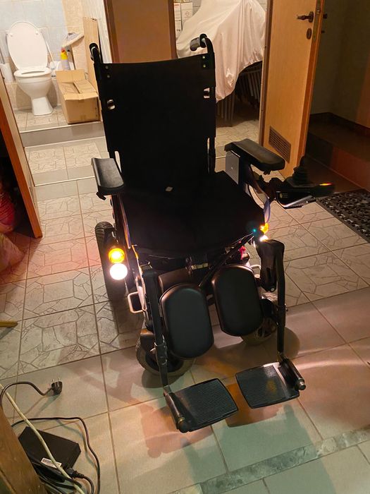 Wózek inwalidzki z napędem elektrycznym