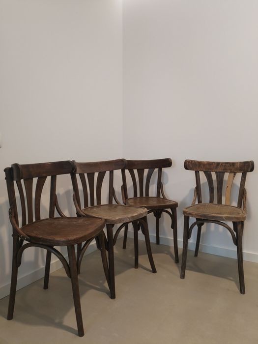 4 Cadeiras de madeira