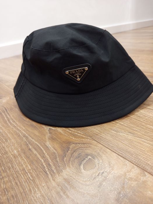 Kapelusz czarny prada klasyczny zdobiony czapka bucket hat rybacka