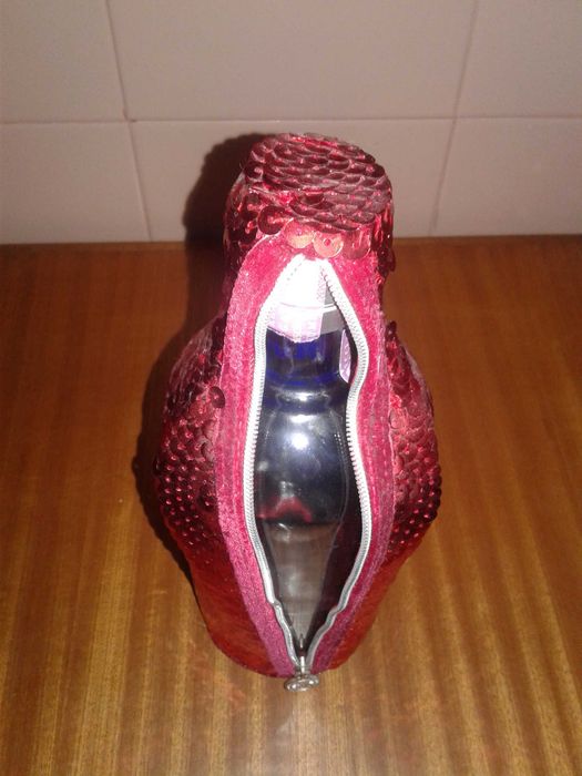 Garrafa Absolut de coleção com capa de lantejoulas