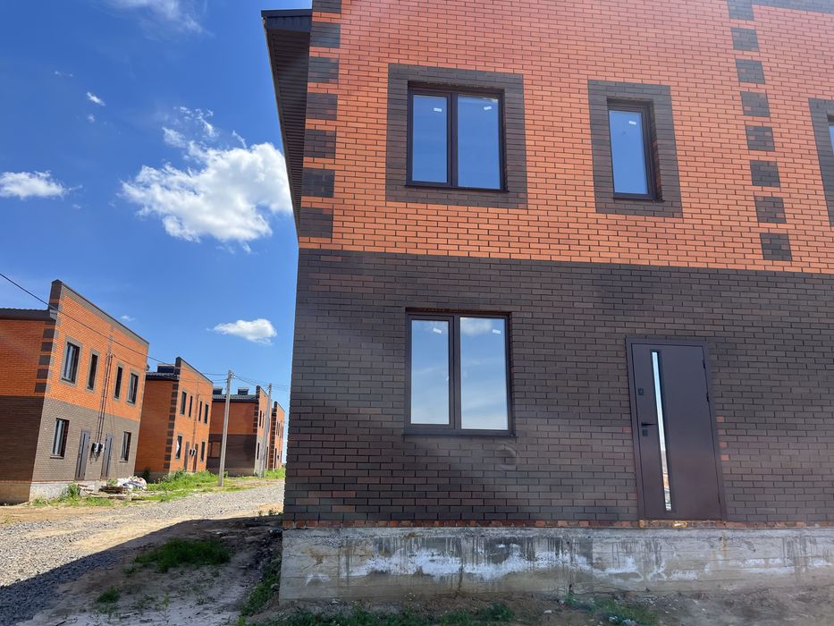 Продаж 2 поверхових таунхаусів. Без комісії для покупця.