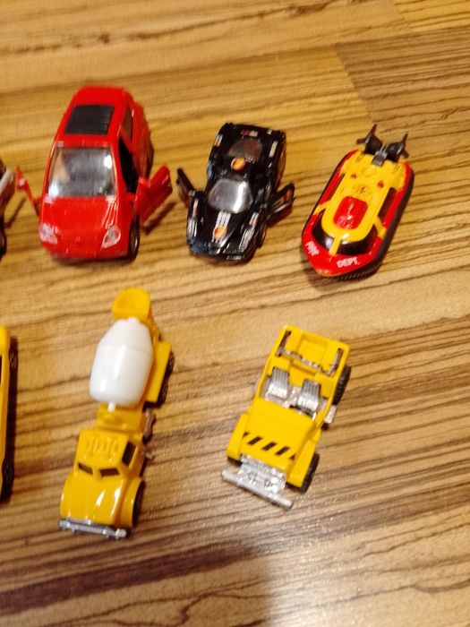 Машинки металеві