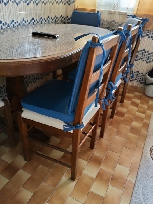 Mesa e 6 cadeiras