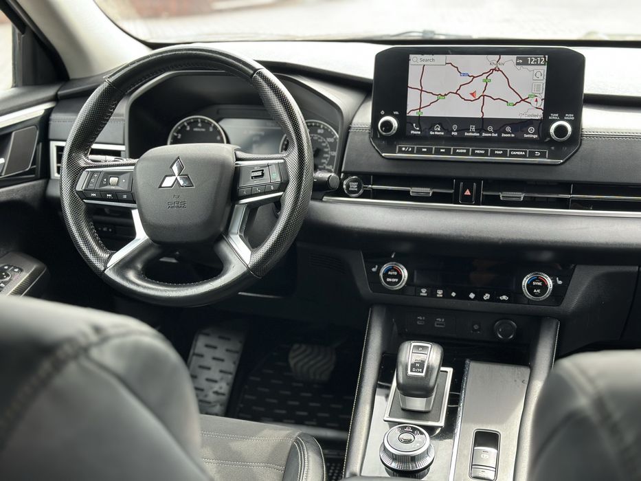 Продам Mitsubishi Outlander 2021 2022 2.5 передний привод 130.000 км