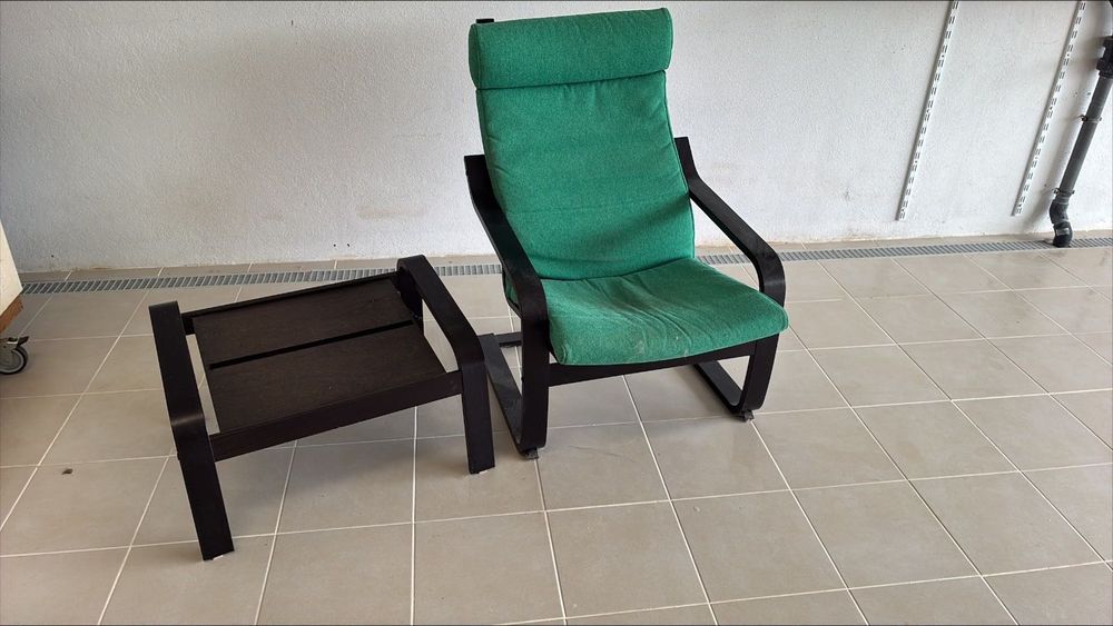 Poltrona IKEA POÄNG + apoio de pés